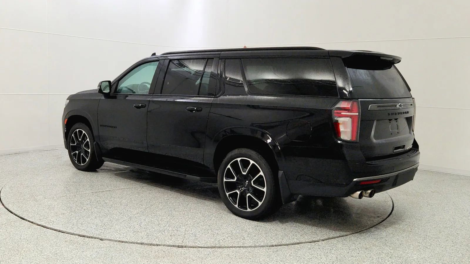 Used 2022 Chevrolet Suburban RST w/ Sport Performance Package image 5