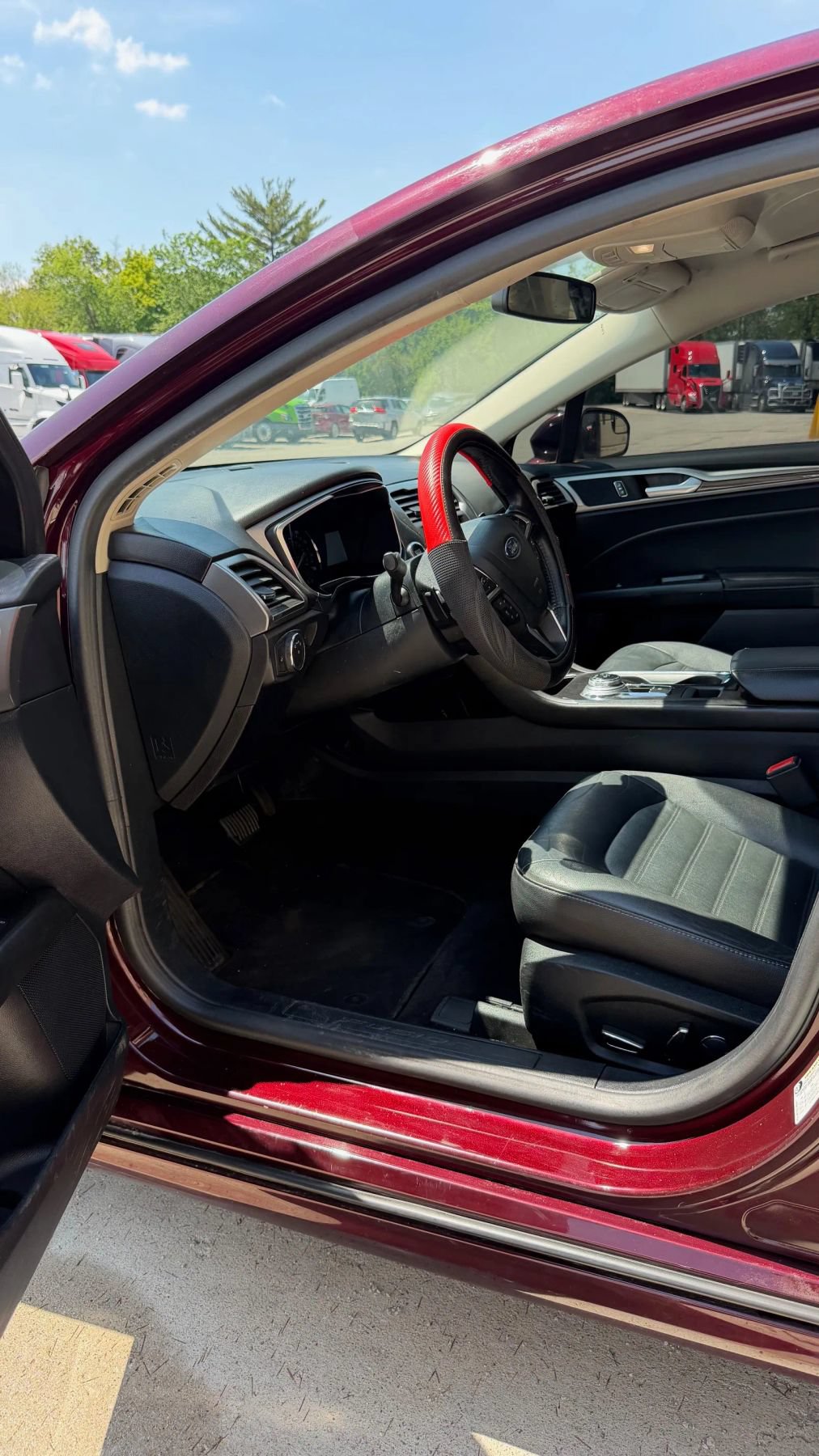 Used 2018 Ford Fusion SE w/ Fusion SE Technology Package FWD image 11