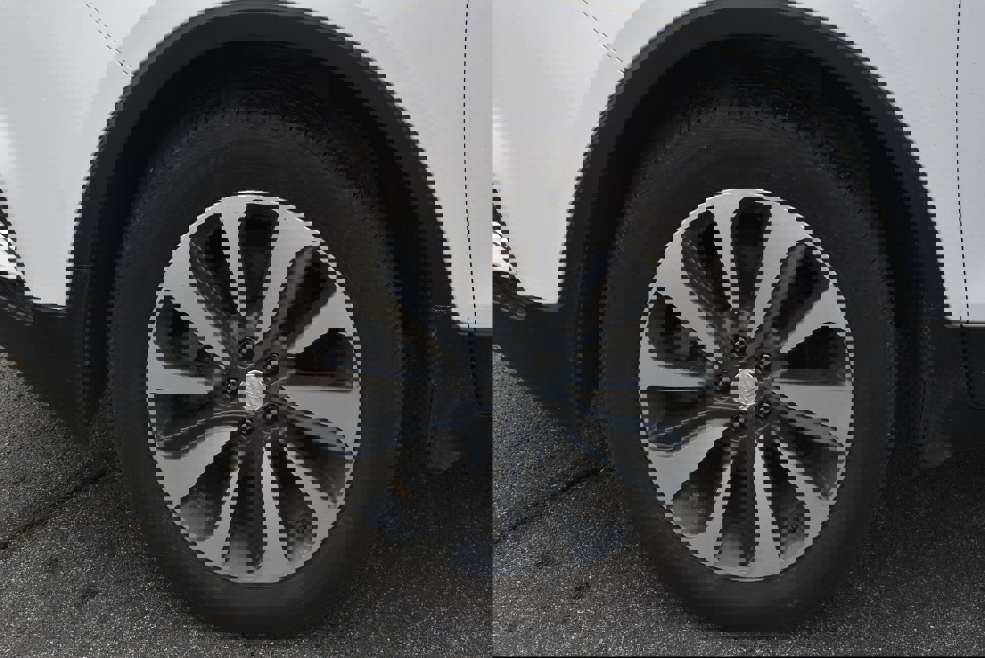 Used 2020 Buick Encore Essence image 11