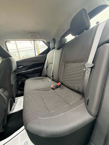 Used 2021 Nissan Kicks SV image 11