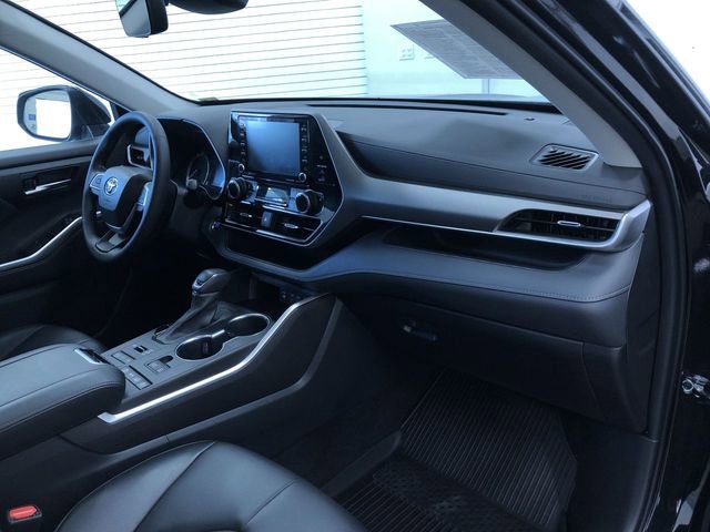 Used 2022 Toyota Highlander XLE image 24