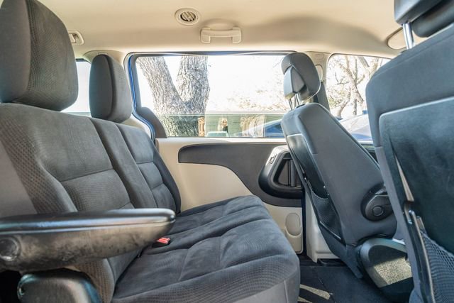 Used 2018 Dodge Grand Caravan SE w/ UConnect Hands-Free Group FWD image 35