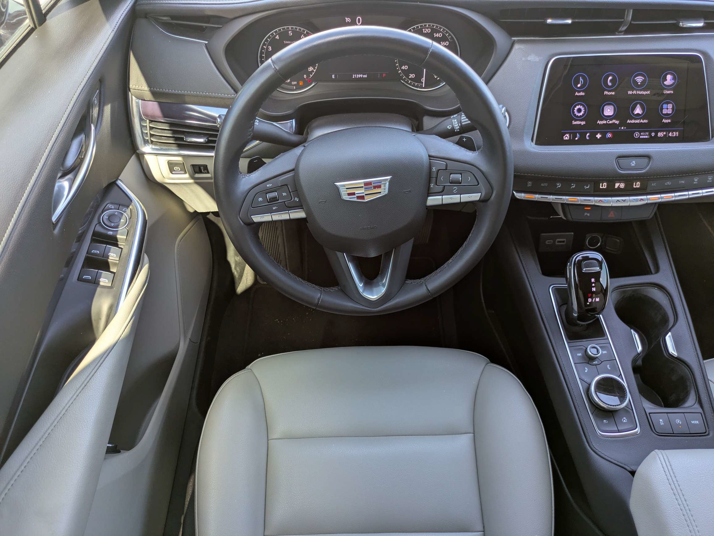 Certified 2023 Cadillac XT4 Luxury FWD image 4