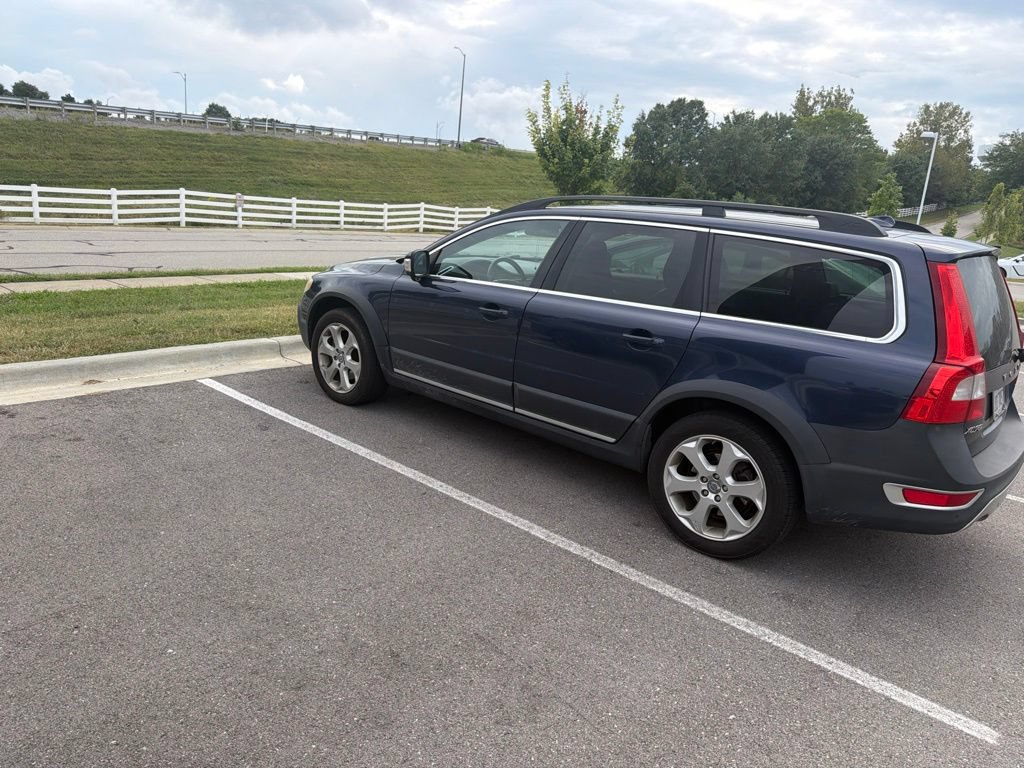 Used 2011 Volvo XC70 T6 AWD/4WD image 2