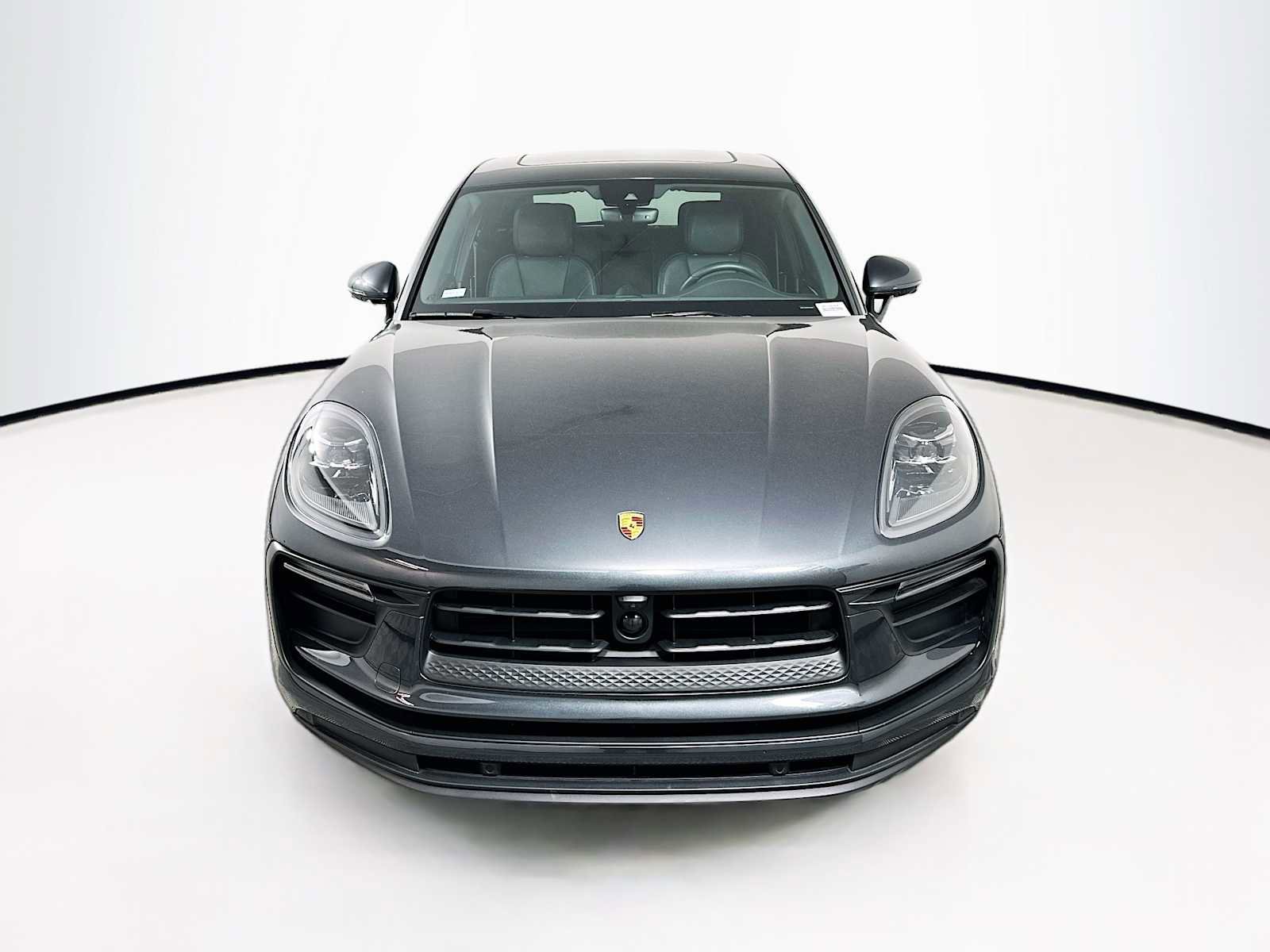 Certified 2025 Porsche Macan image 6