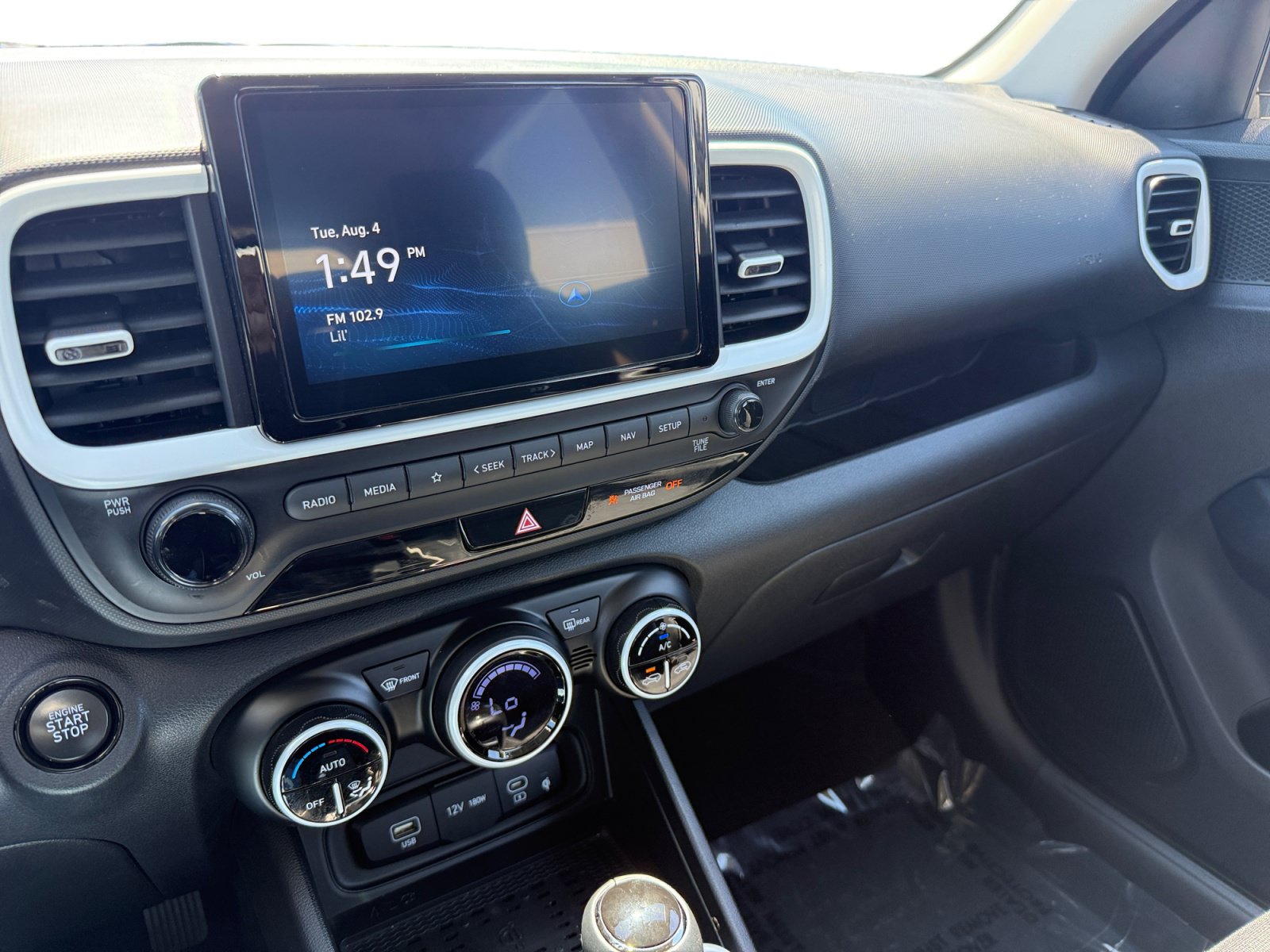 Used 2025 Hyundai Venue Limited FWD image 12