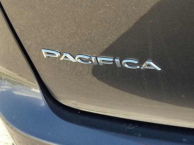 Used 2023 Chrysler Pacifica Touring-L FWD image 32