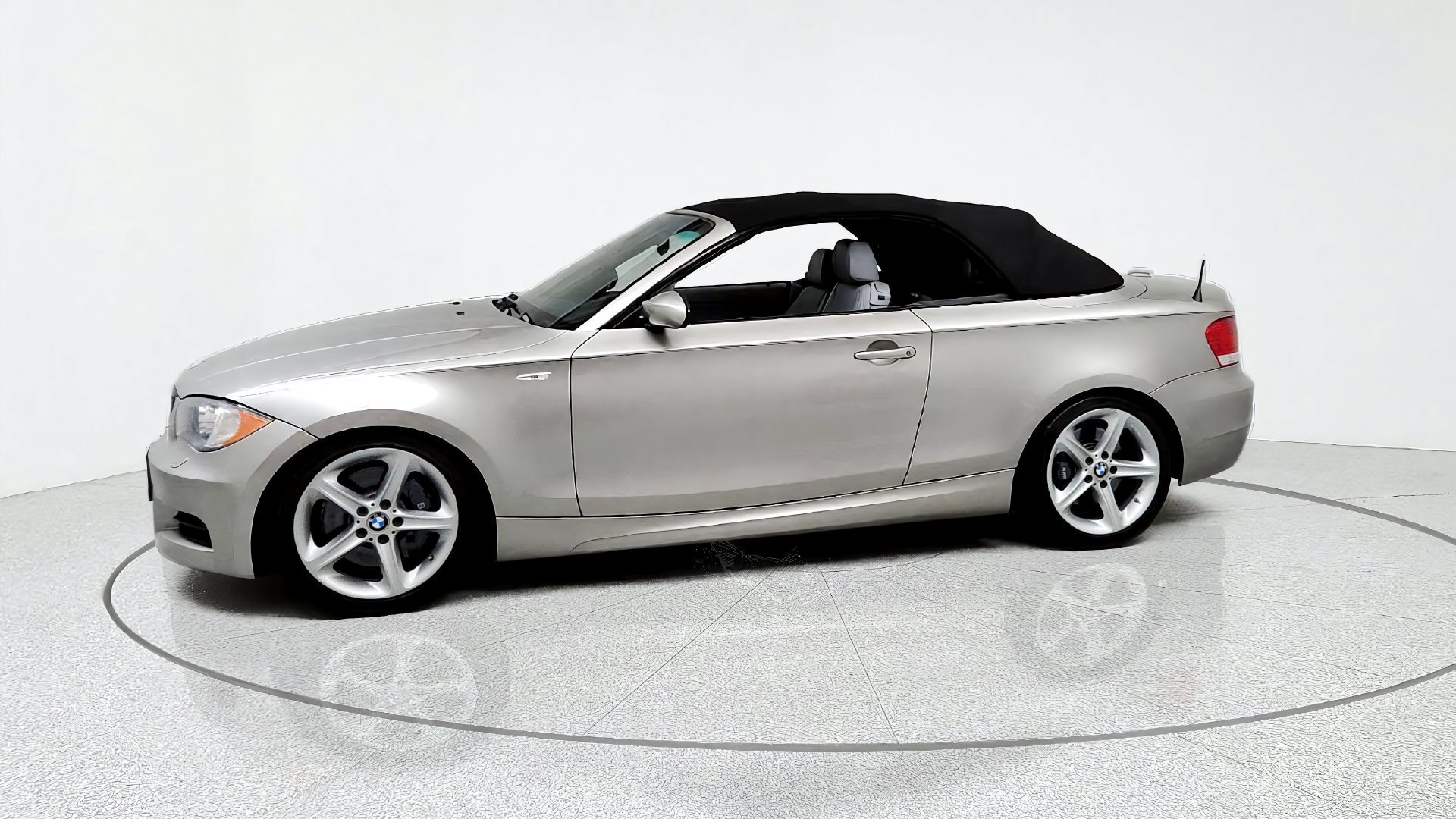 Used 2008 BMW 135i Convertible RWD image 2