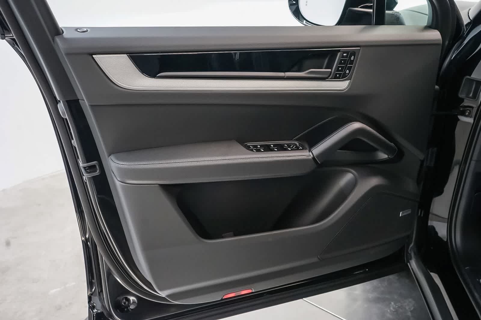 New 2026 Porsche Cayenne Coupe AWD/4WD image 27