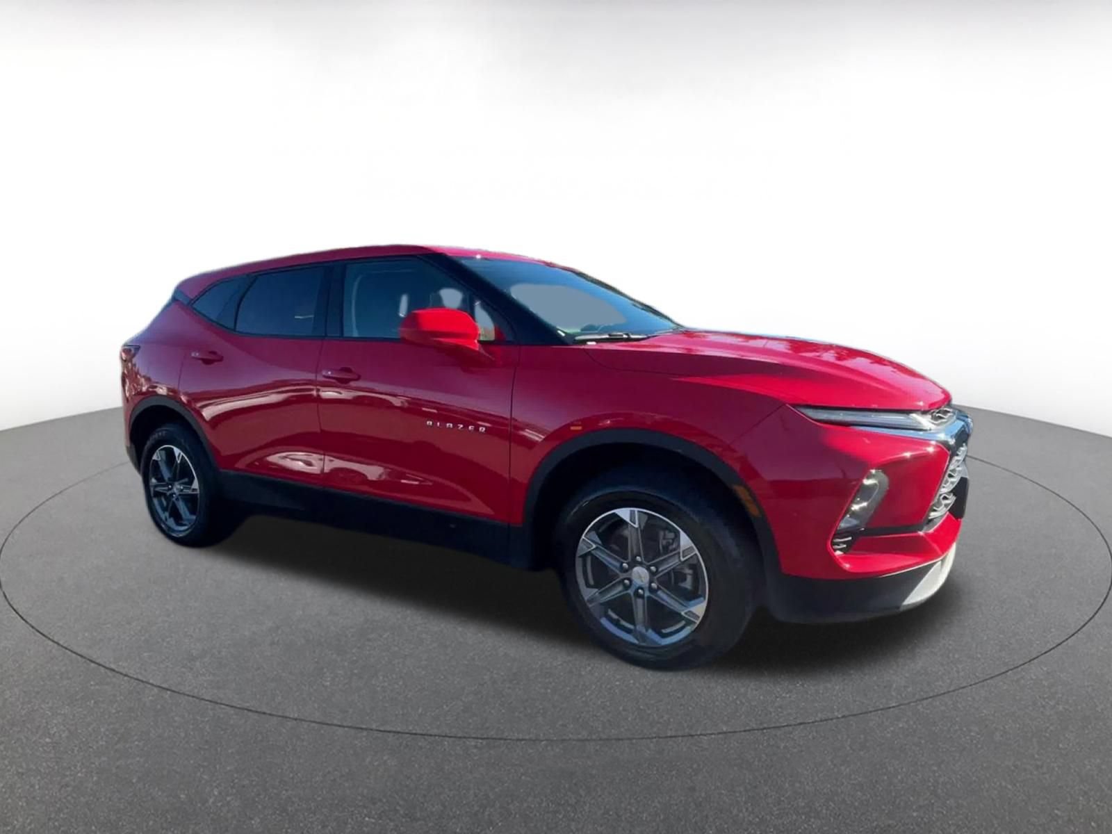 Used 2025 Chevrolet Blazer LT FWD image 2