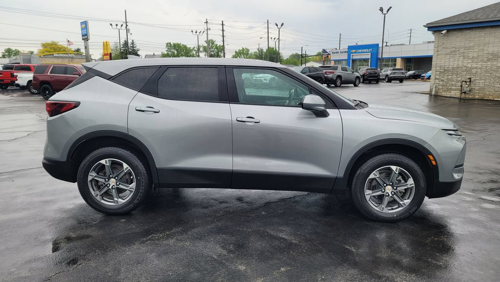 Used 2025 Chevrolet Blazer LT AWD/4WD image 14