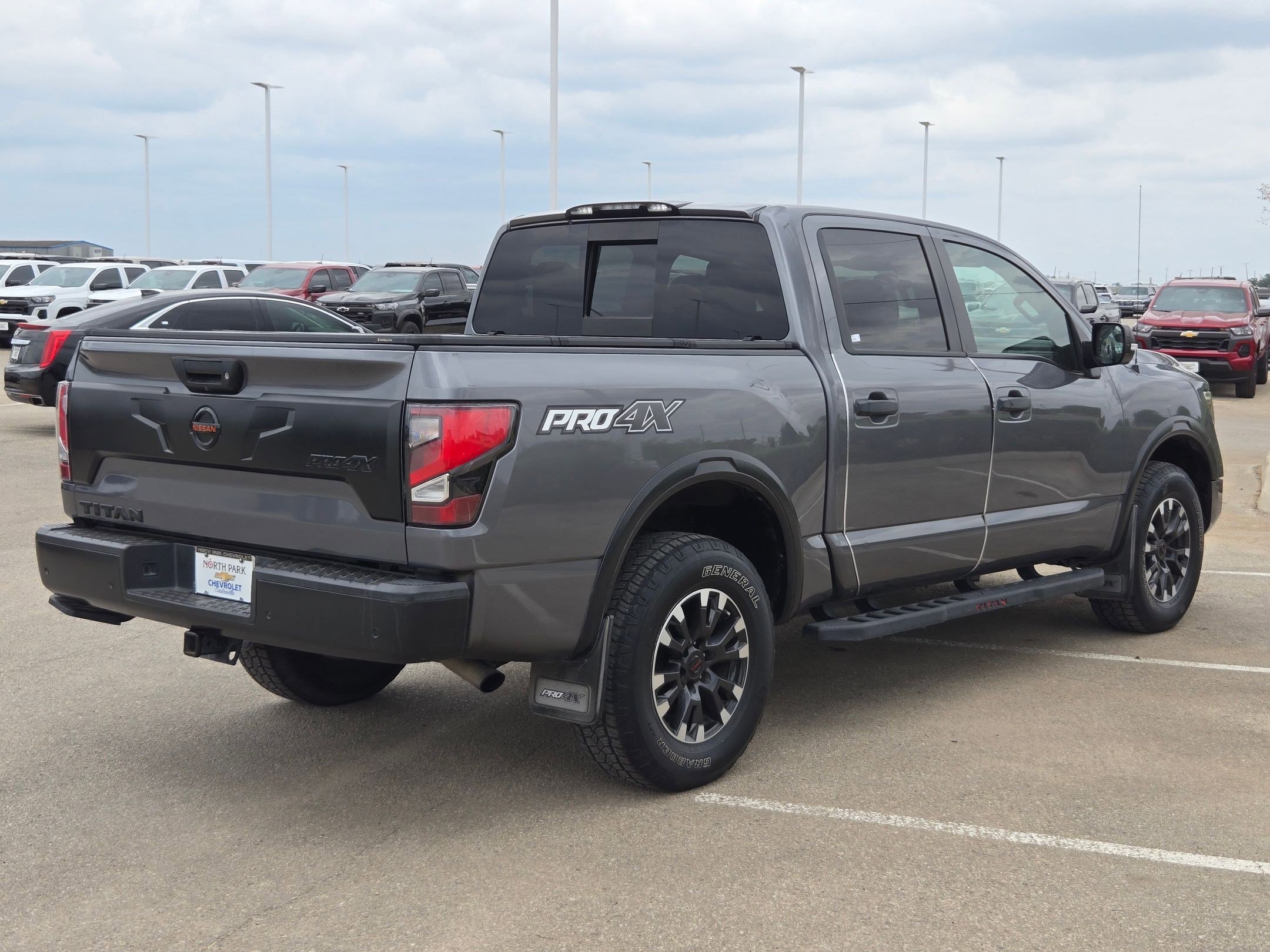 Used 2021 Nissan Titan PRO-4X w/ Pro-4x Convenience Package image 3