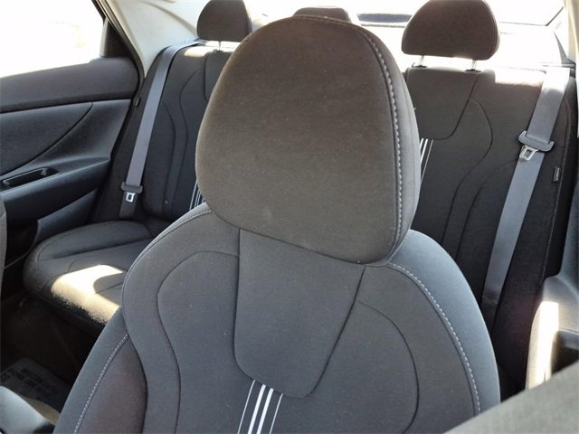 Used 2025 Hyundai Elantra SEL image 18
