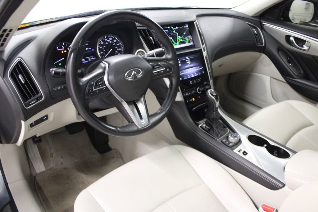 Used 2020 INFINITI Q50 Luxe w/ Essential Package (3.0T Luxe) RWD image 4