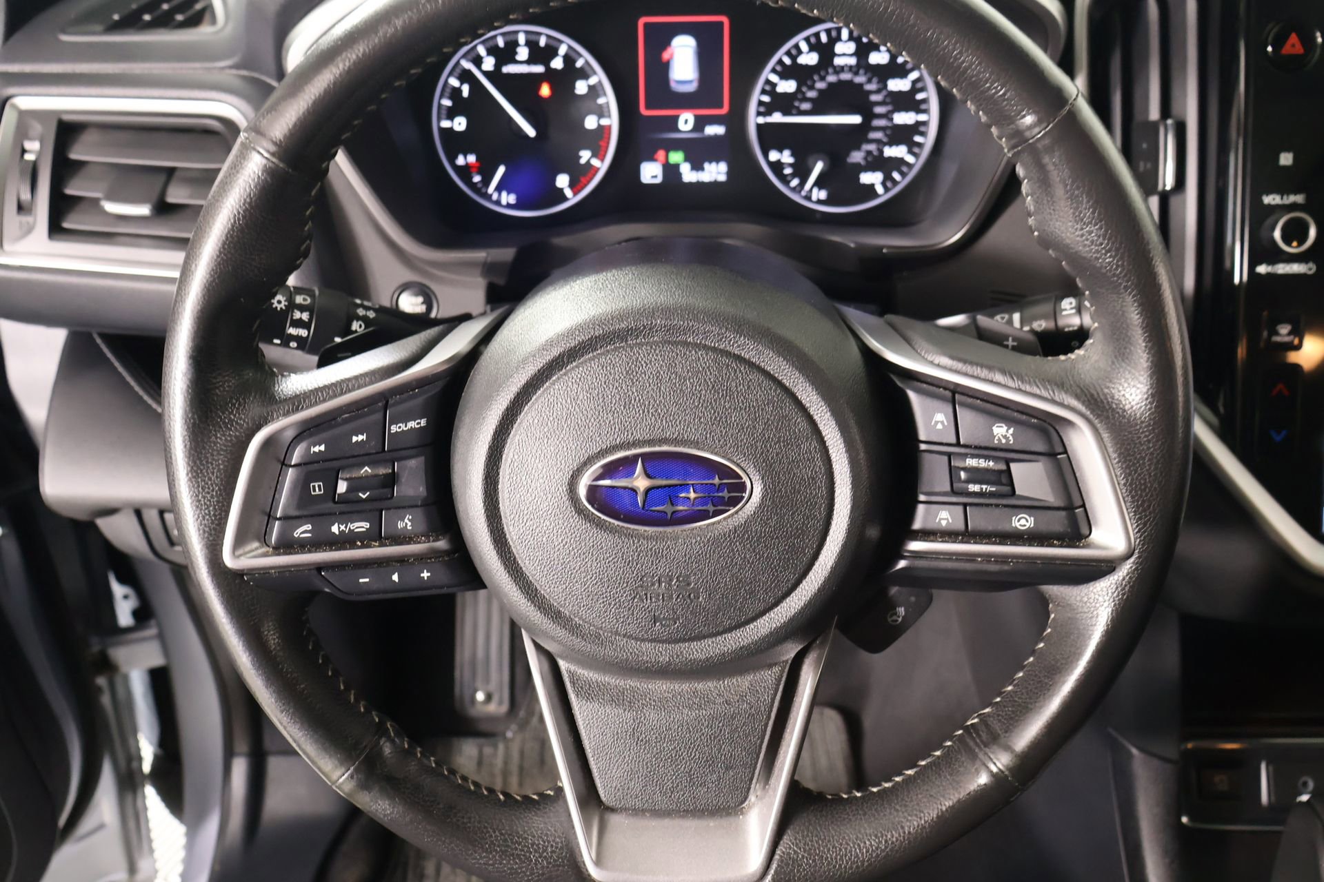 Used 2024 Subaru Ascent Limited w/ Technology Package AWD/4WD image 3