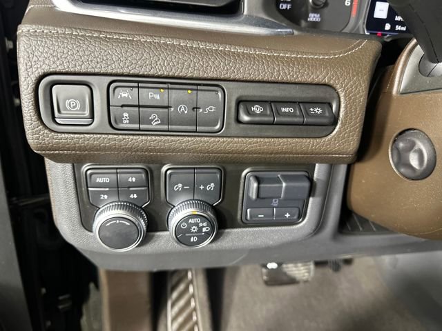 Used 2021 GMC Yukon XL Denali w/ Denali Premium Package image 19