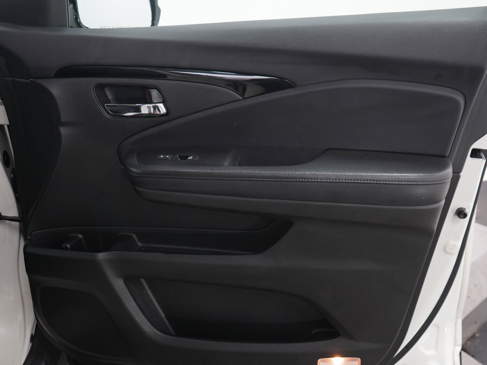 Used 2017 Honda Pilot Touring image 12