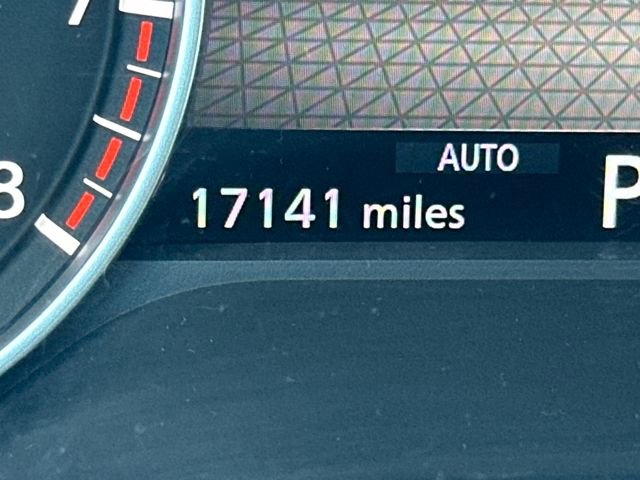 Used 2024 Nissan Pathfinder S image 16