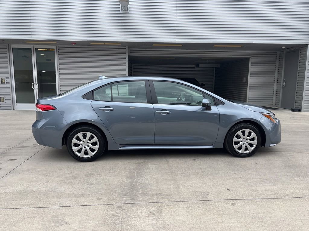 Used 2025 Toyota Corolla LE image 4