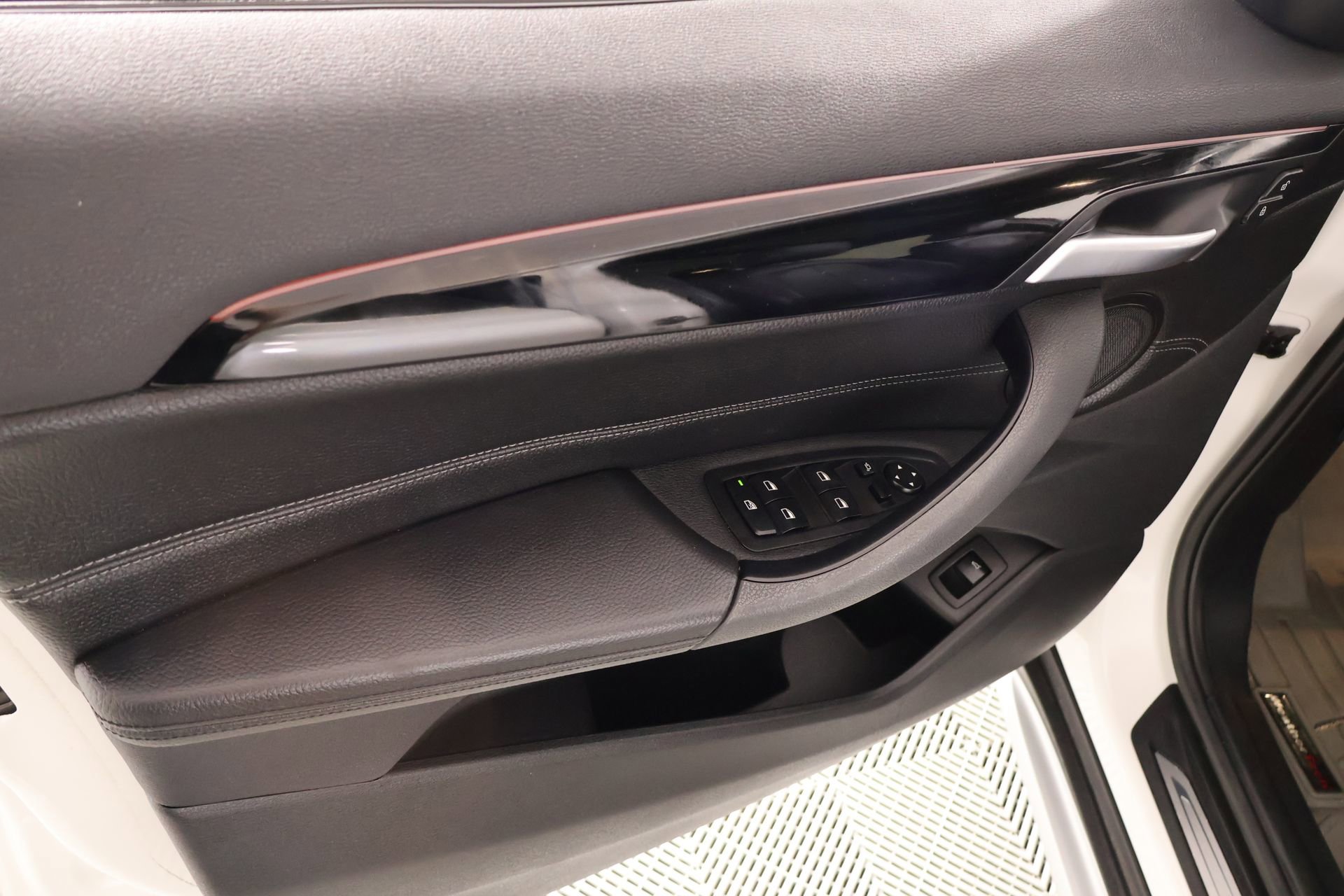 Used 2018 BMW X1 xDrive28i w/ Convenience Package image 17