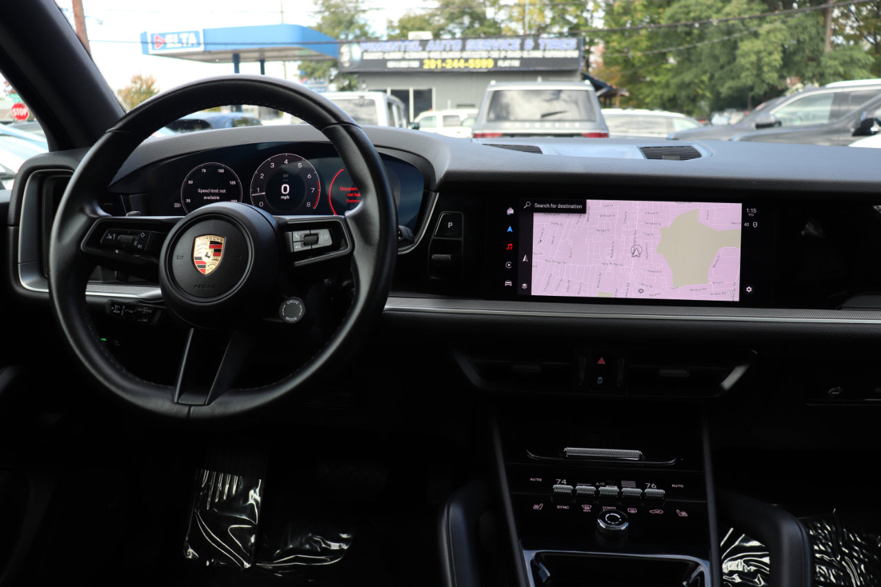 Used 2024 Porsche Cayenne image 17