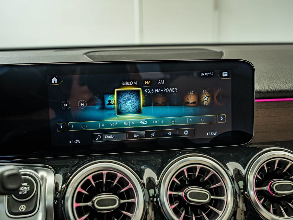 Used 2023 Mercedes-Benz GLB 250 4MATIC image 26