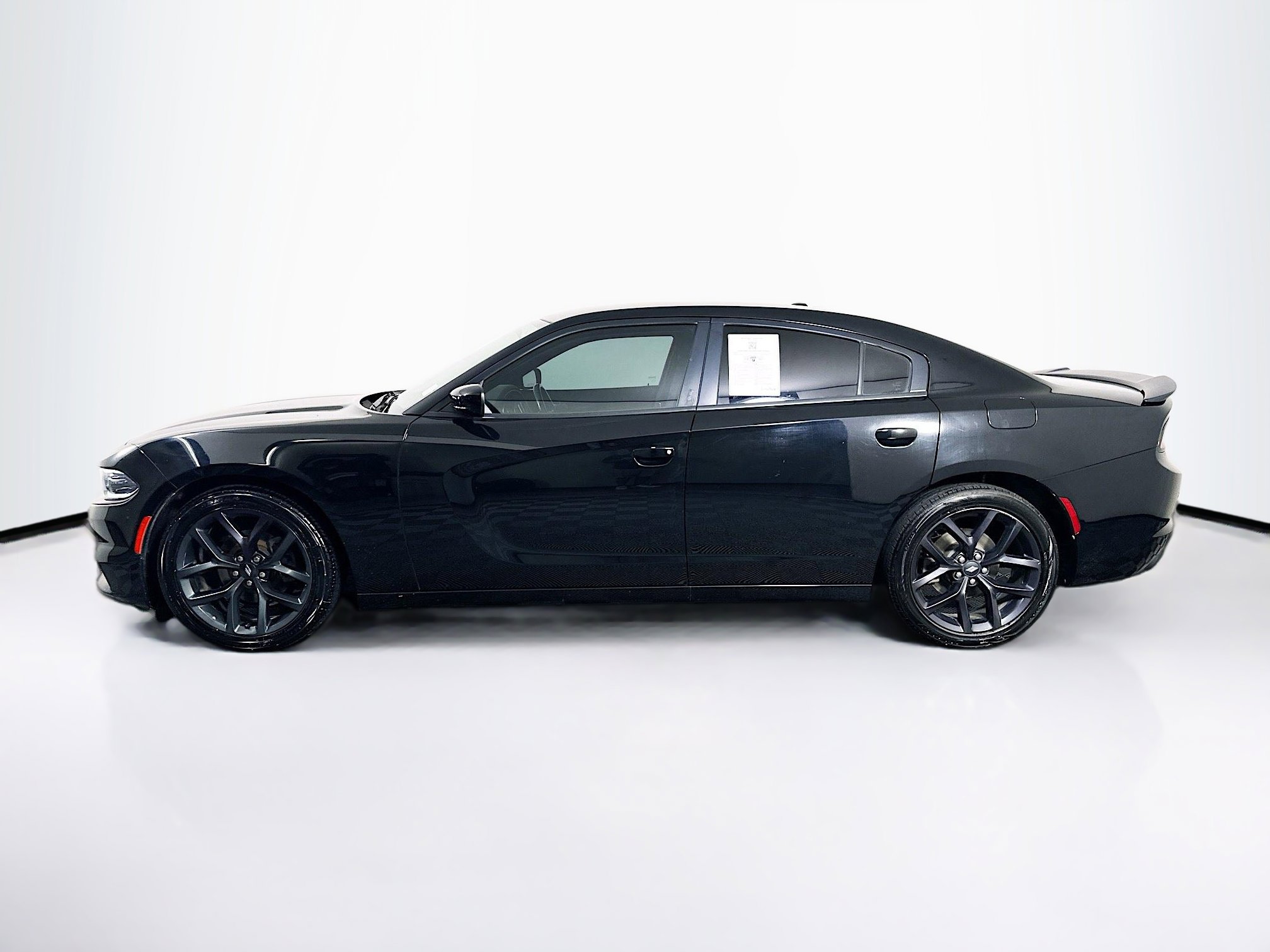 Used 2020 Dodge Charger SXT w/ Blacktop Package RWD image 4