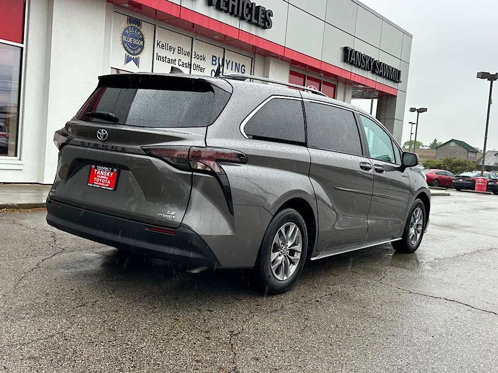 Certified 2023 Toyota Sienna LE AWD/4WD image 5