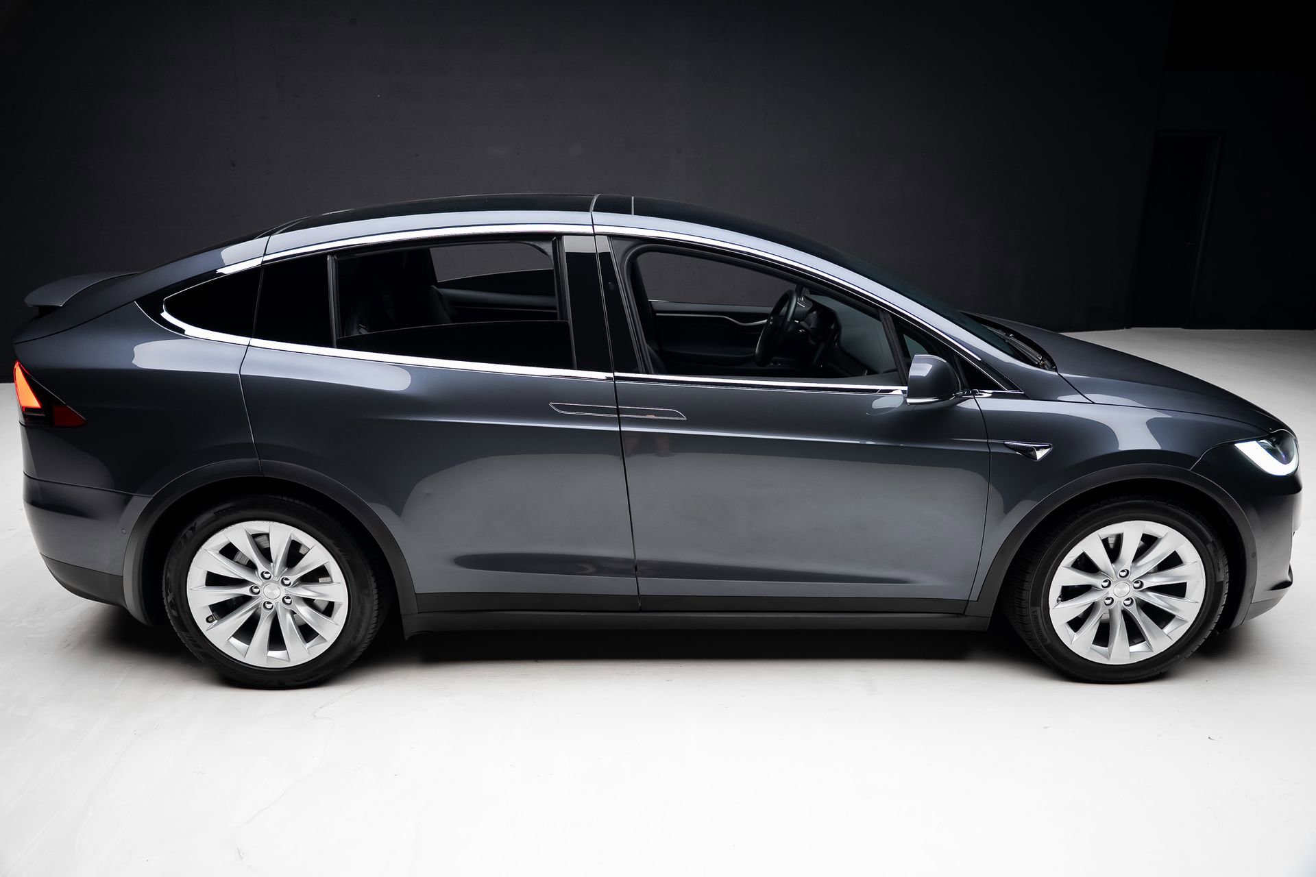 Used 2018 Tesla Model X 75D AWD/4WD image 33