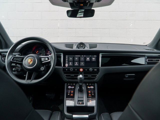 Certified 2025 Porsche Macan image 21