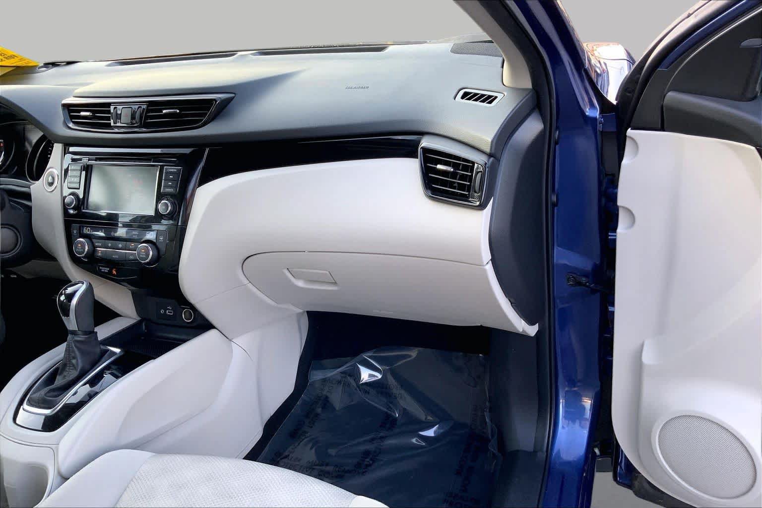 Used 2022 Nissan Rogue Sport SV FWD image 18