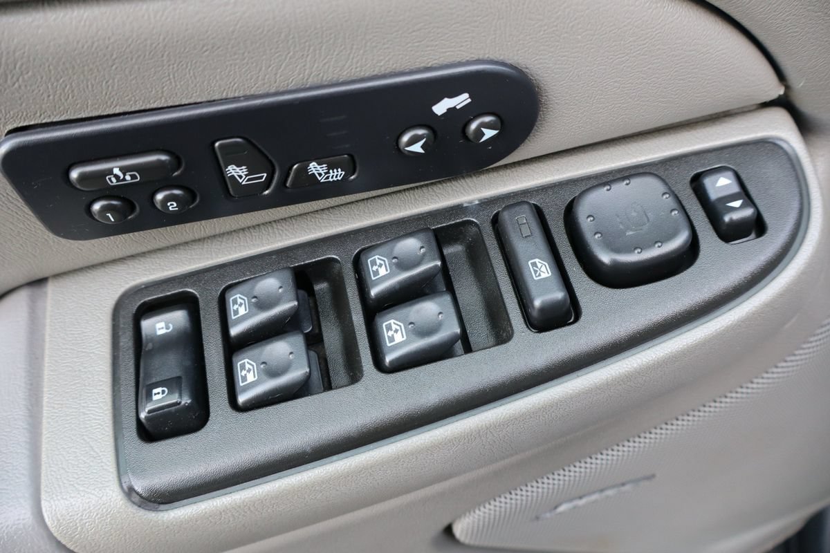 Used 2005 Chevrolet Avalanche Z71 w/ Sun And Sound Package AWD/4WD image 26