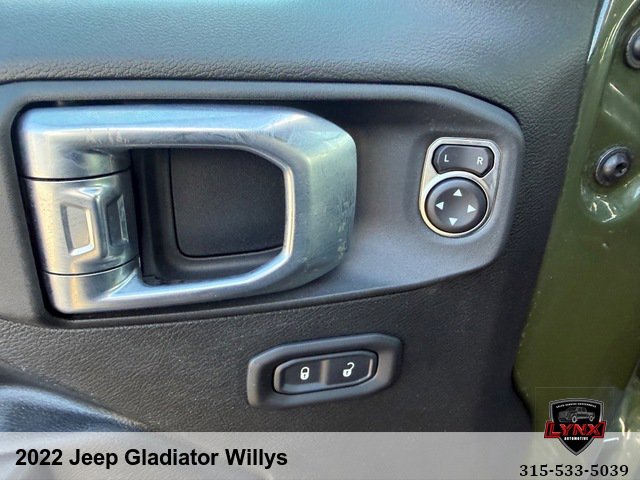 Used 2022 Jeep Gladiator Willys AWD/4WD image 32