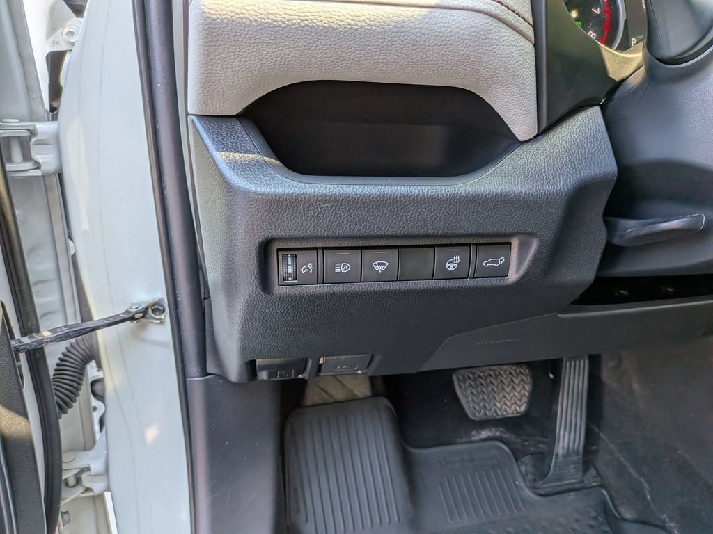 Used 2022 Toyota RAV4 XLE w/ Convenience Package AWD/4WD image 17