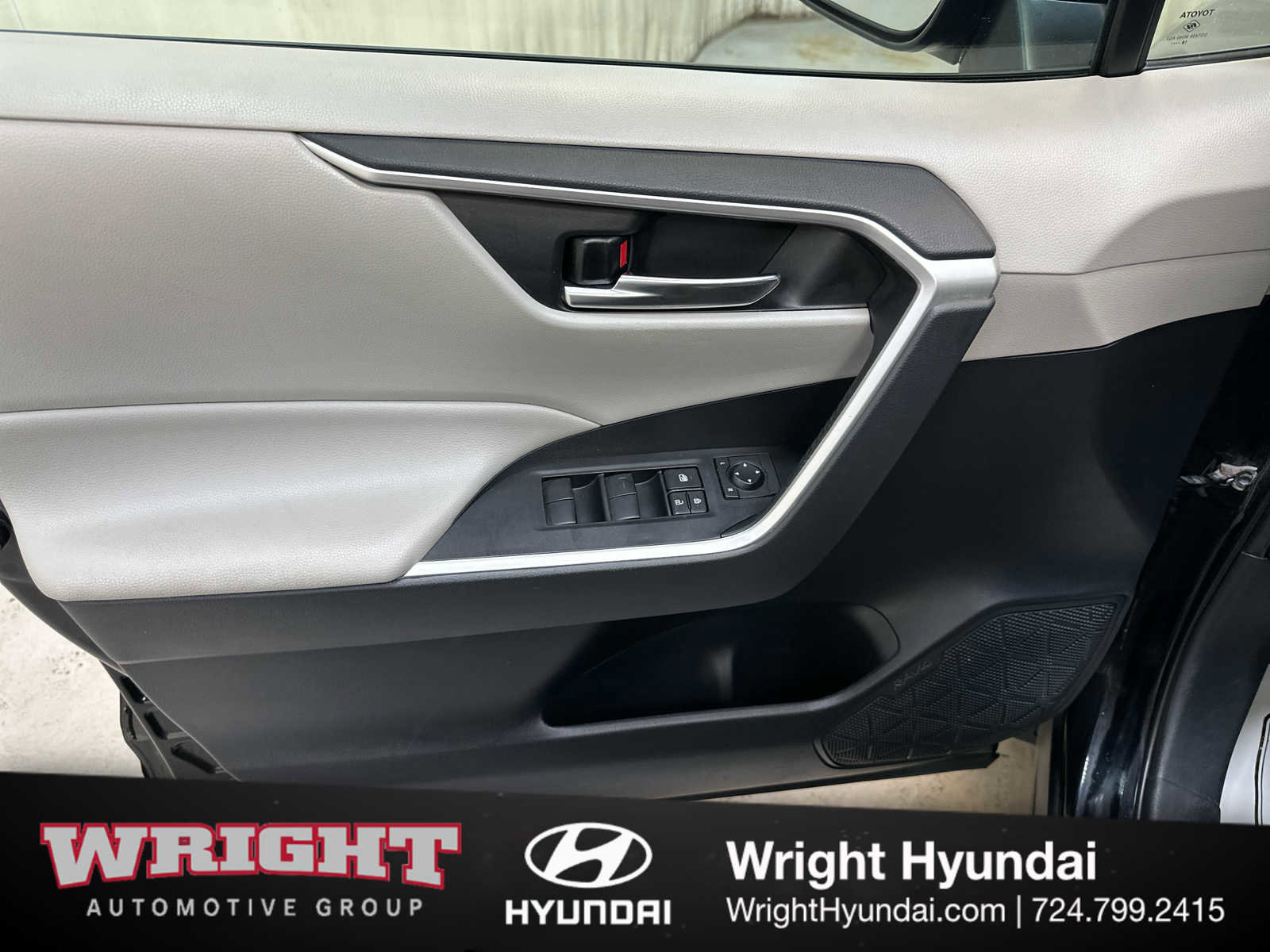 Used 2019 Toyota RAV4 XLE image 9