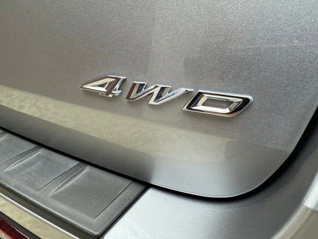 Used 2022 Ford Explorer XLT image 3