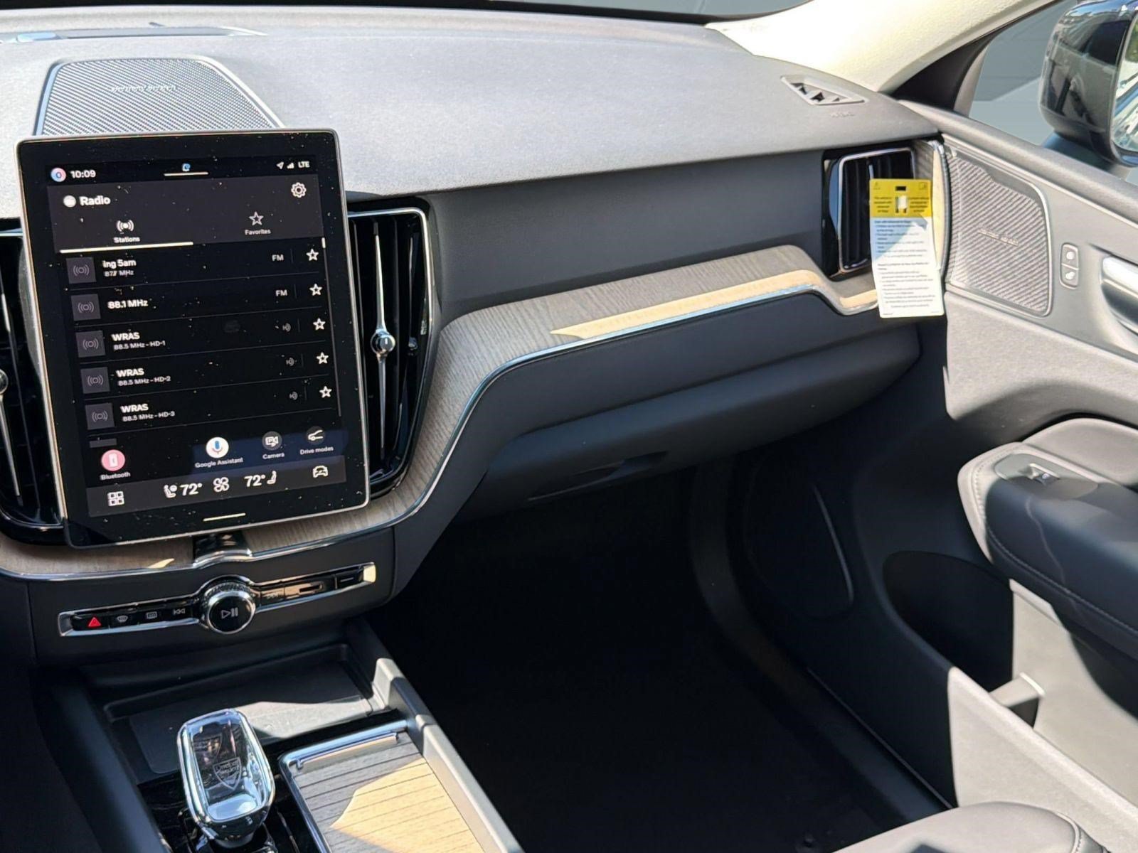 New 2027 Volvo XC60 B5 Plus AWD/4WD image 27