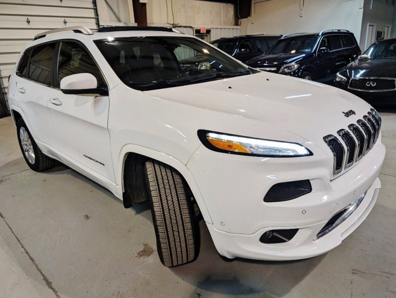 Used 2017 Jeep Cherokee Overland w/ Technology Group image 15