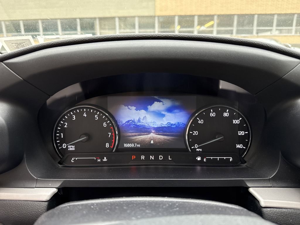 Used 2022 Ford Explorer XLT w/ Equipment Group 202A AWD/4WD image 5