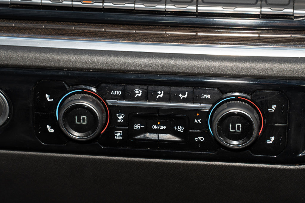 Used 2023 Chevrolet Silverado 1500 LT AWD/4WD image 17