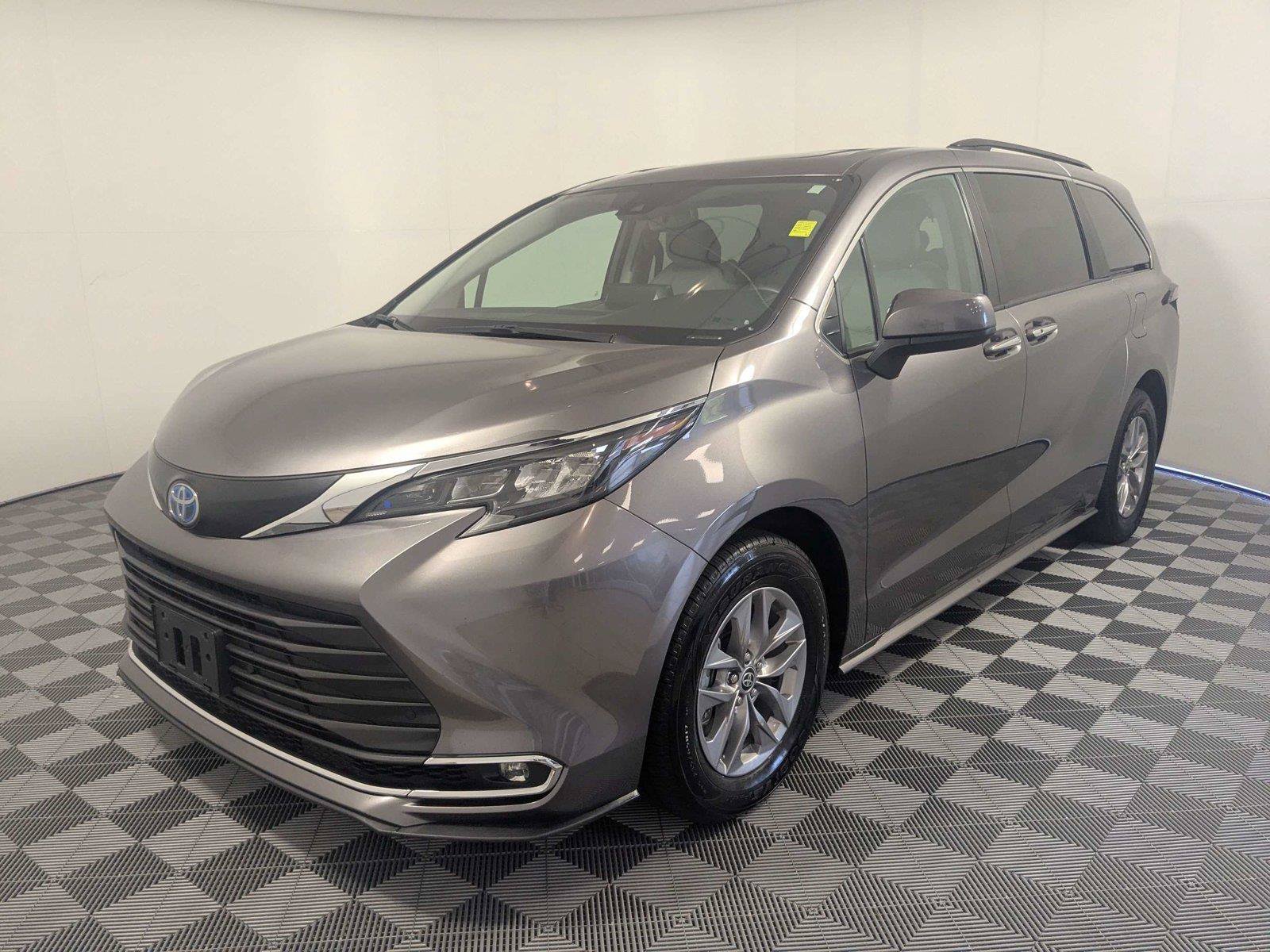 Certified 2024 Toyota Sienna XLE FWD image 2