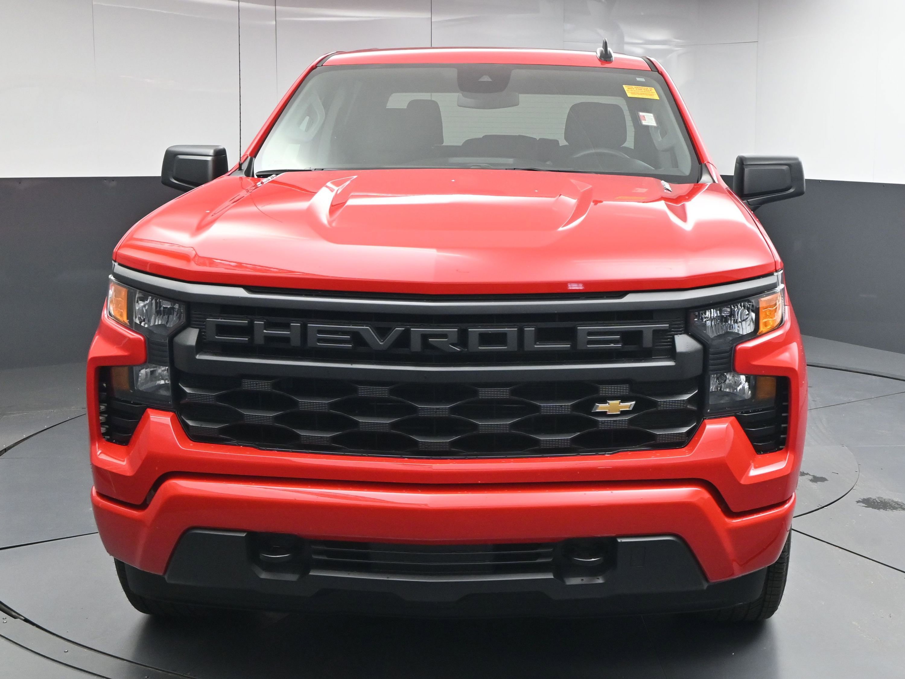 Used 2025 Chevrolet Silverado 1500 Custom image 2