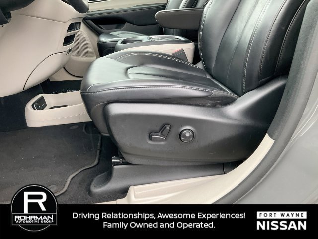 Used 2023 Chrysler Pacifica Touring-L FWD image 28