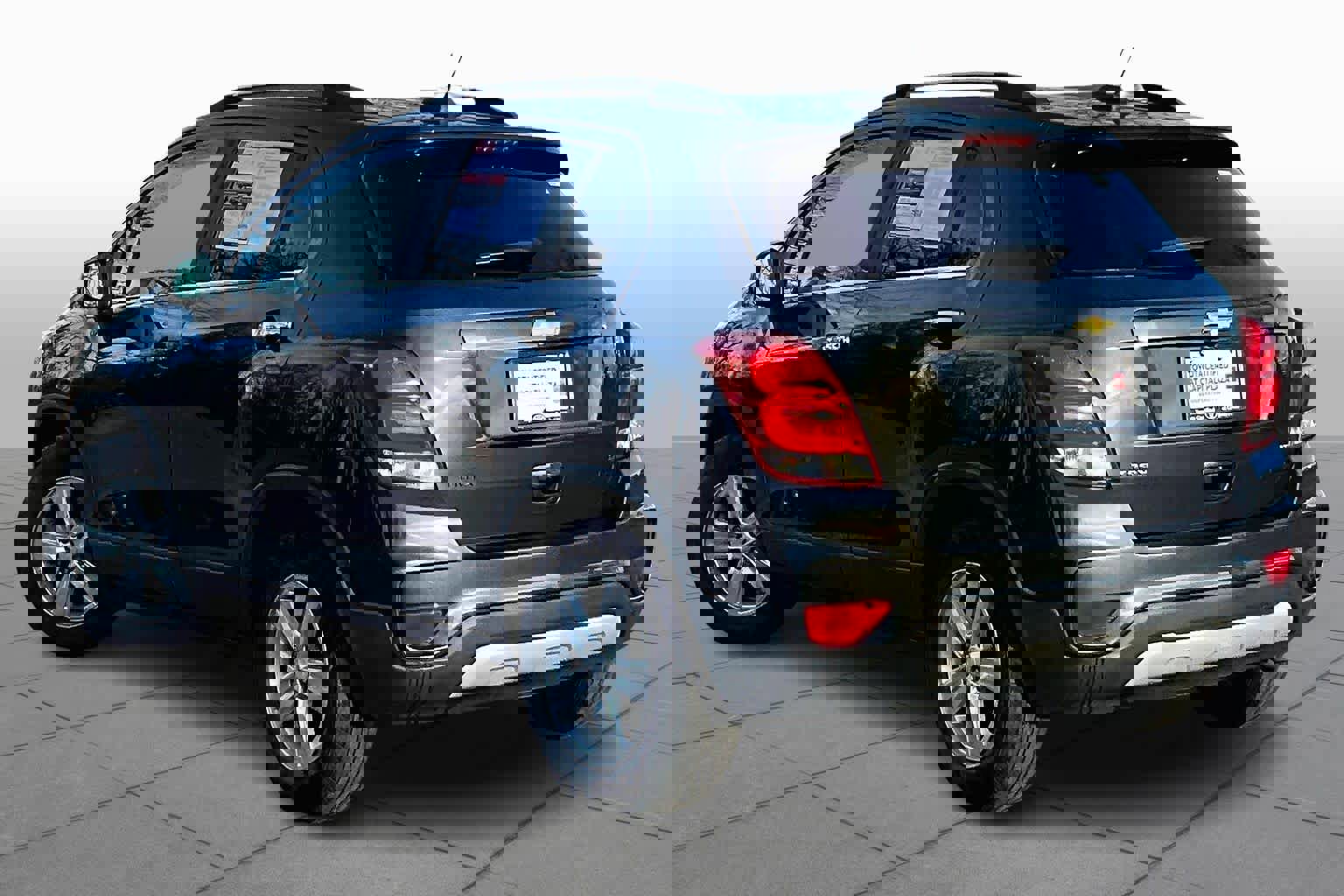 Used 2019 Chevrolet Trax LT w/ LT Convenience Package image 11