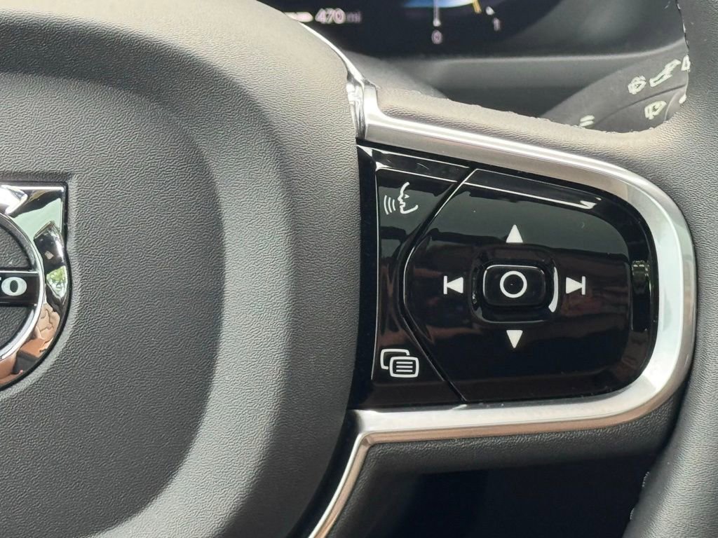 Used 2023 Volvo XC90 B5 Plus image 22