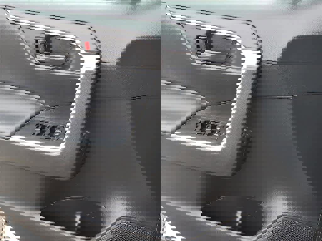 Used 2023 Toyota RAV4 LE image 18