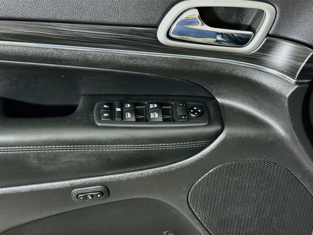 Used 2019 Jeep Grand Cherokee Limited AWD/4WD image 26