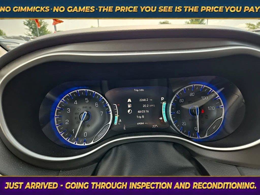 Used 2023 Chrysler Pacifica Touring-L FWD image 19