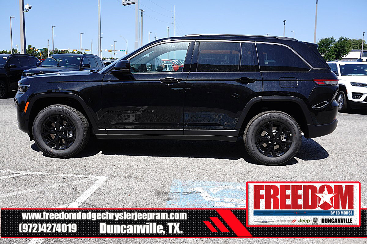 New 2026 Jeep Grand Cherokee Altitude RWD image 2
