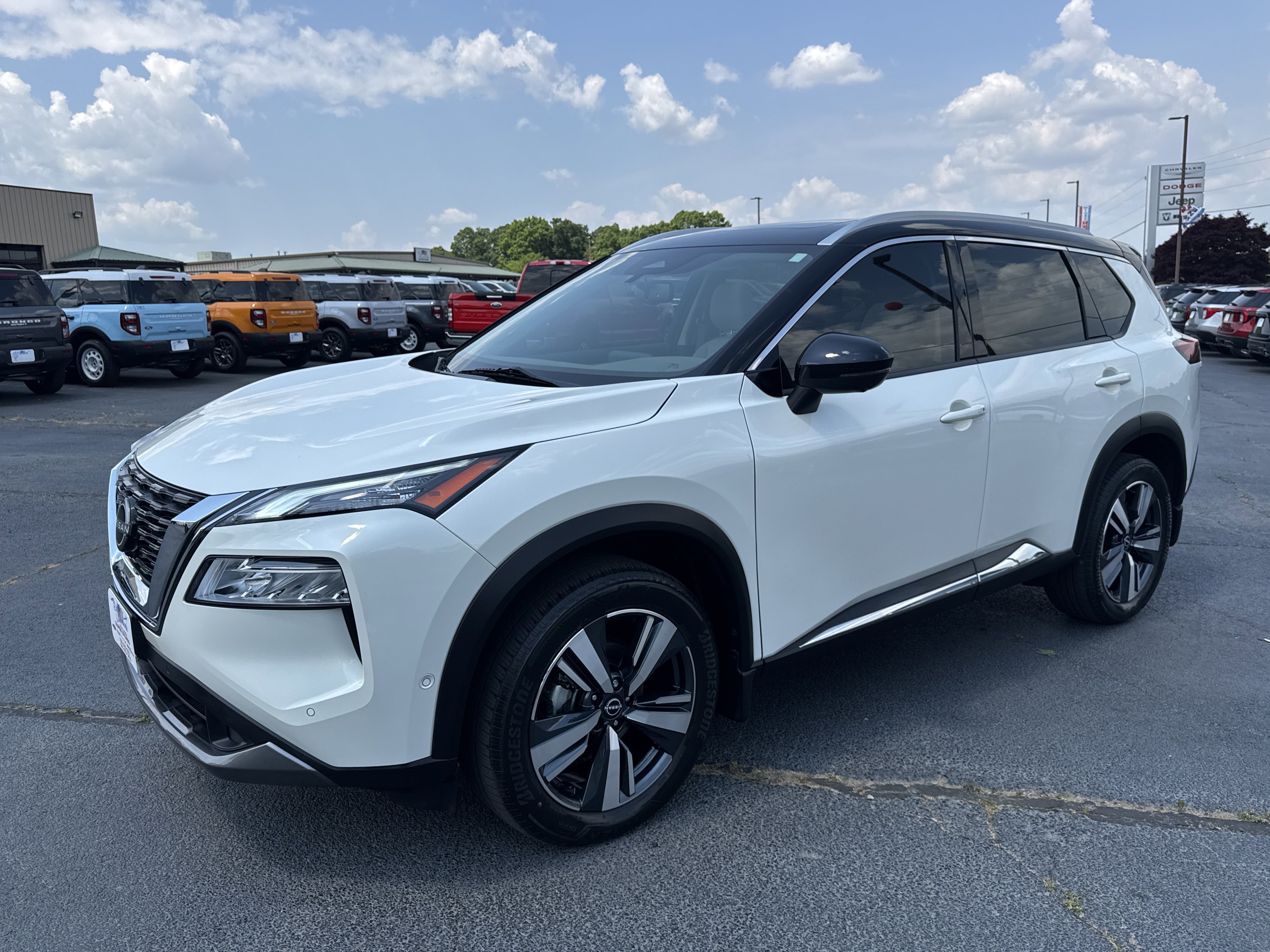 Used 2023 Nissan Rogue SL w/ SL Premium Package FWD video 2